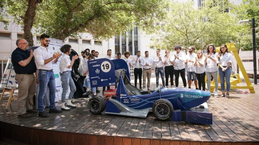 The Formula Technion Team (standing from left): Ahmad Rabi, Ayham Abu Eid, Dima Abu Romi, Doron Shpigel, Muans Omari, Sharon Goldstein, Keren Grinberg, and Itamar Ventura; (kneeling from left): Oriel Mizrahi and Salman Abdalla. Photo by Nitzan Zohar/Technion Spokesperson’s Office